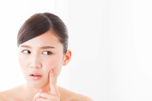 老人性血管腫とは｜自然に消えない赤いほくろの原因と治し方を紹介